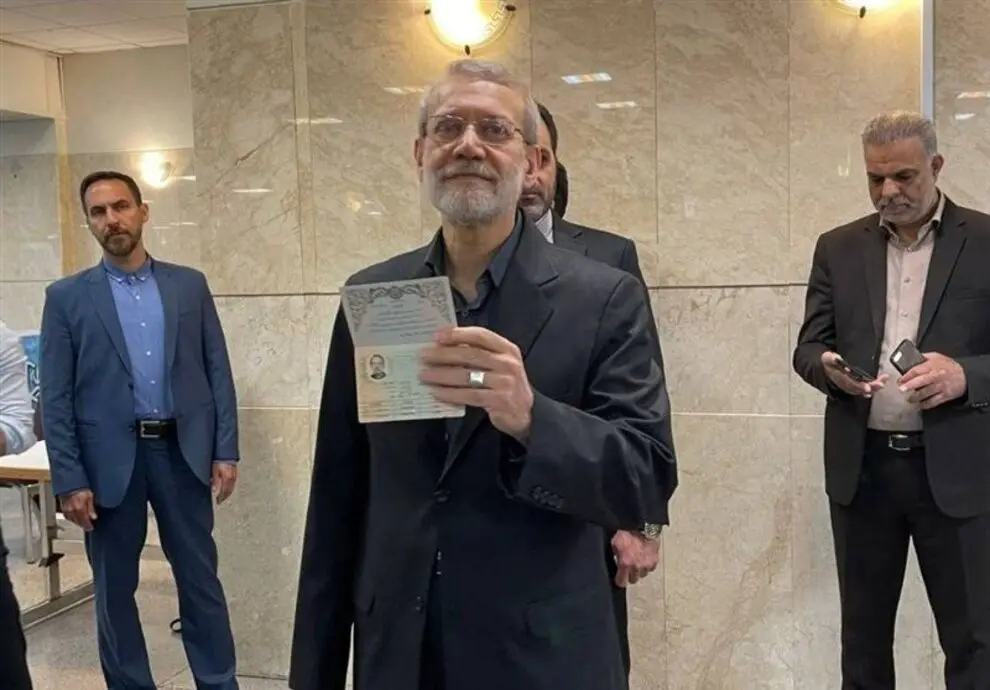 انتقاد تند کیهان از شعار ارتفاع بگیریم لاریجانی


