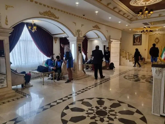 
مس رفسنجان را به هتل راه ندادند!/ بازیکنان سرگردان شدند + عکس
