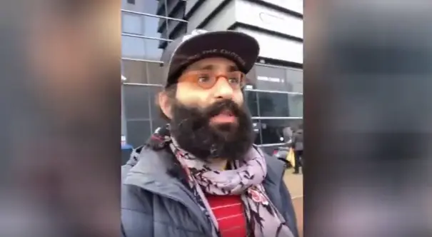 ماجرای حمله به سفارت ایران؛ پلیس پول‌هایم را دزدید+فیلم