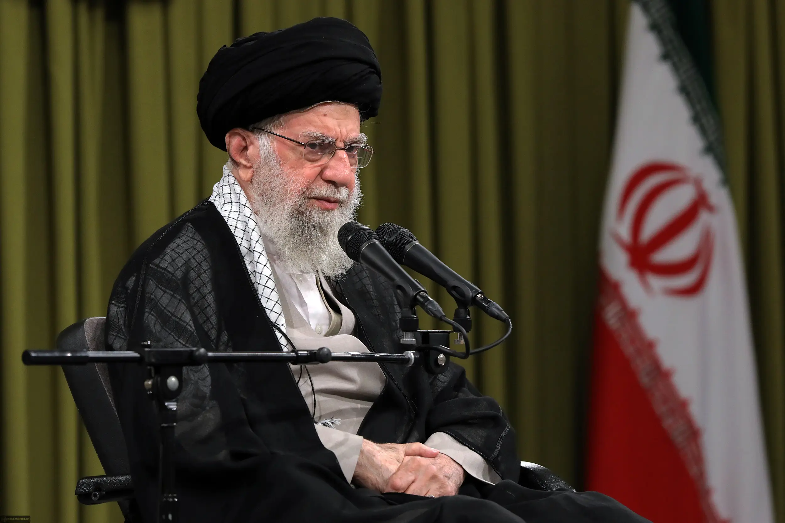 نظر مهم رهبر انقلاب درباره آنان که رای نداده اند
