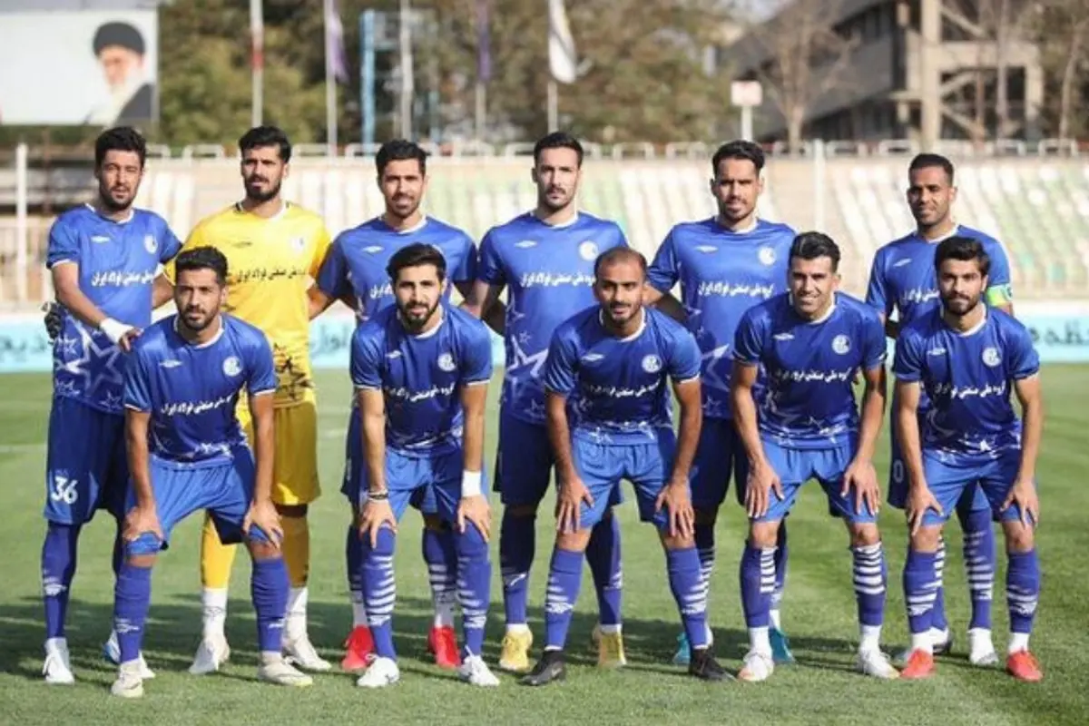 مربی اسبق استقلال: بهتر است بازوبند آبی پوشان بر بازوی فرد دیگری بسته شود.

