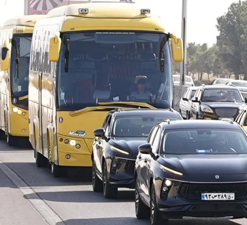 کاروان النصر وارد تهران شد/ استقبال علی دایی از تیم النصر به همراه سفیر عربستان

