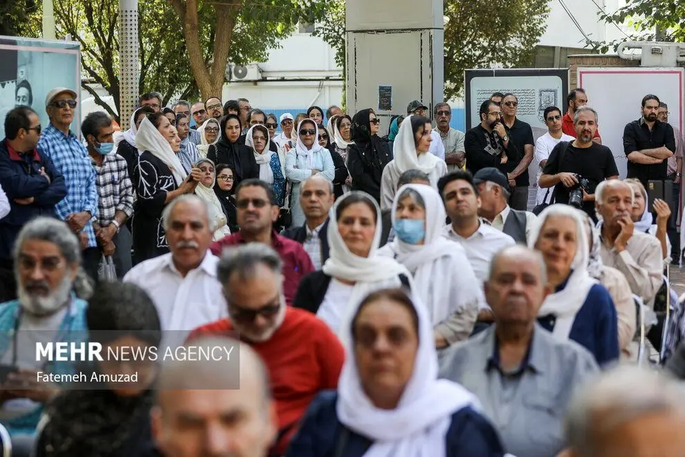 ماجرای سفیدپوشی هنرمندان در مراسم تشییع جنازه فردوس کاویانی+ تصاویر

