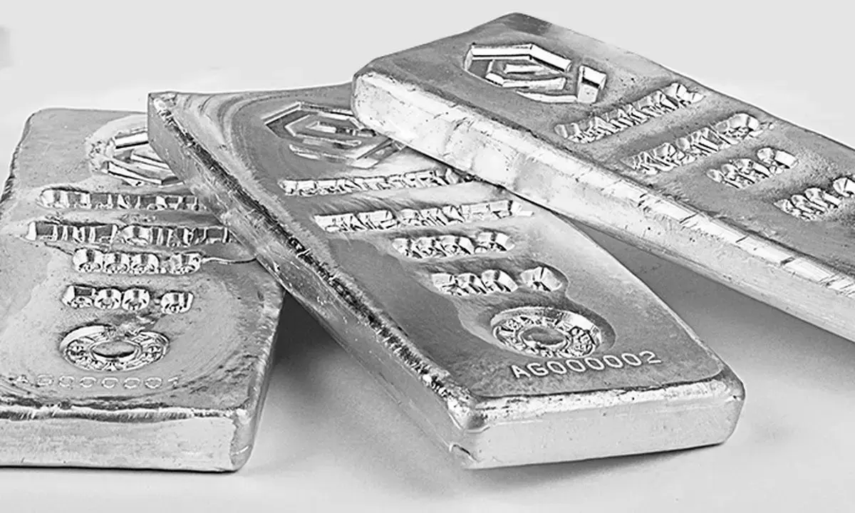 قیمت نقره سر به فلک کشید