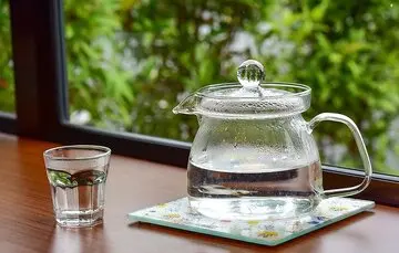 مزایای نوشیدن آب گرم برای بدن
