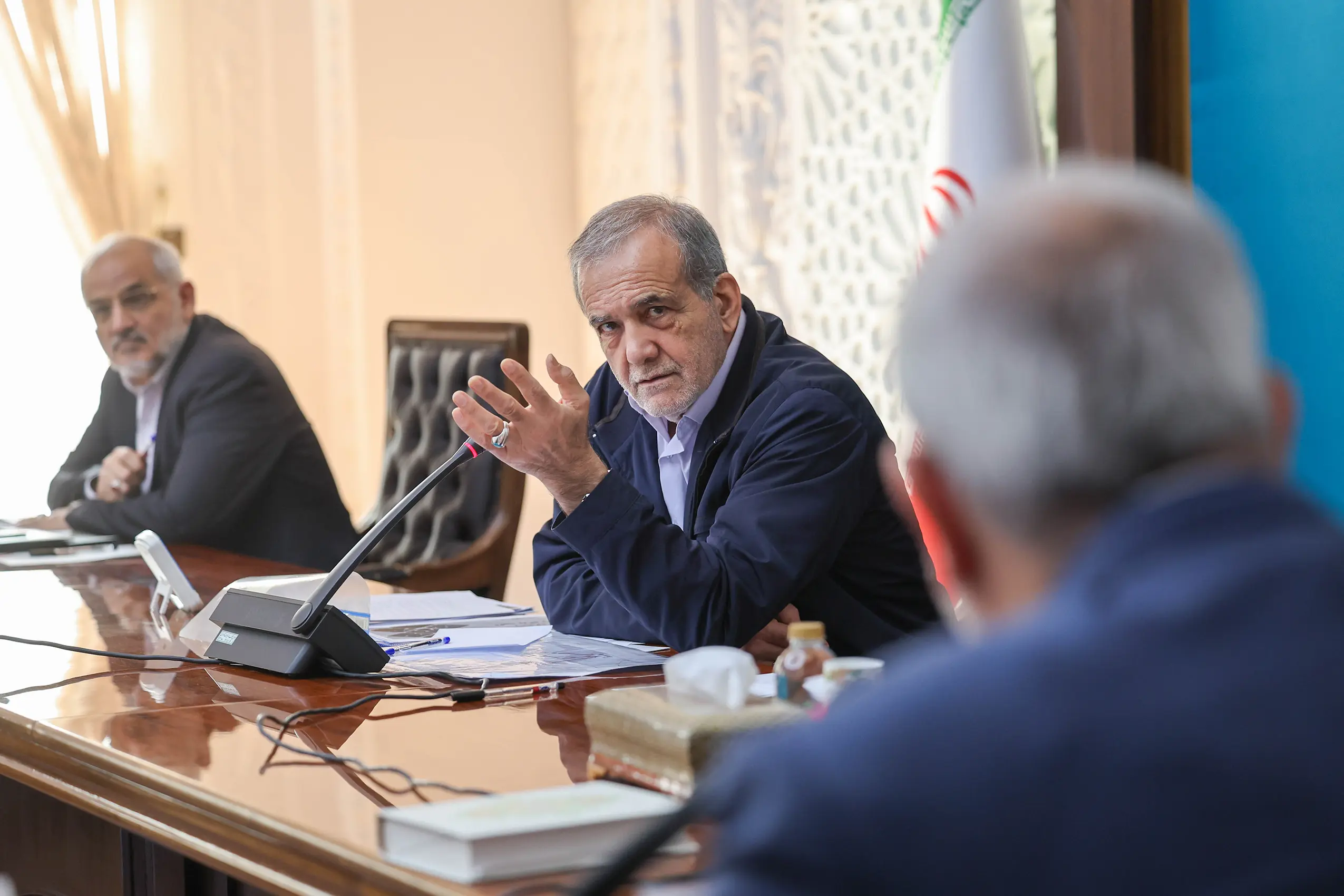 لفظ بی‌ادبانه کیهان خطاب به رئیس جمهور

