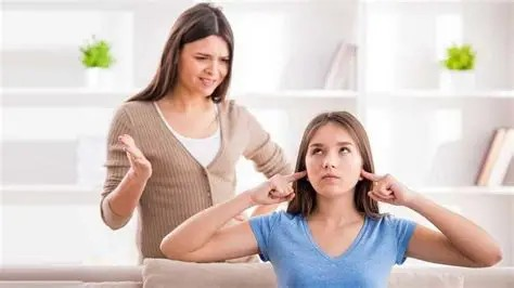 چرا نوجوانان از والدین خود متنفر میشوند؟