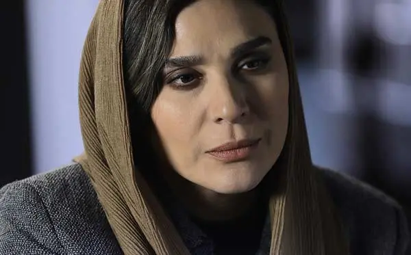 اعتراض روزنامه همشهری به آرایش سحر دولتشاهی در سریال افعی تهران