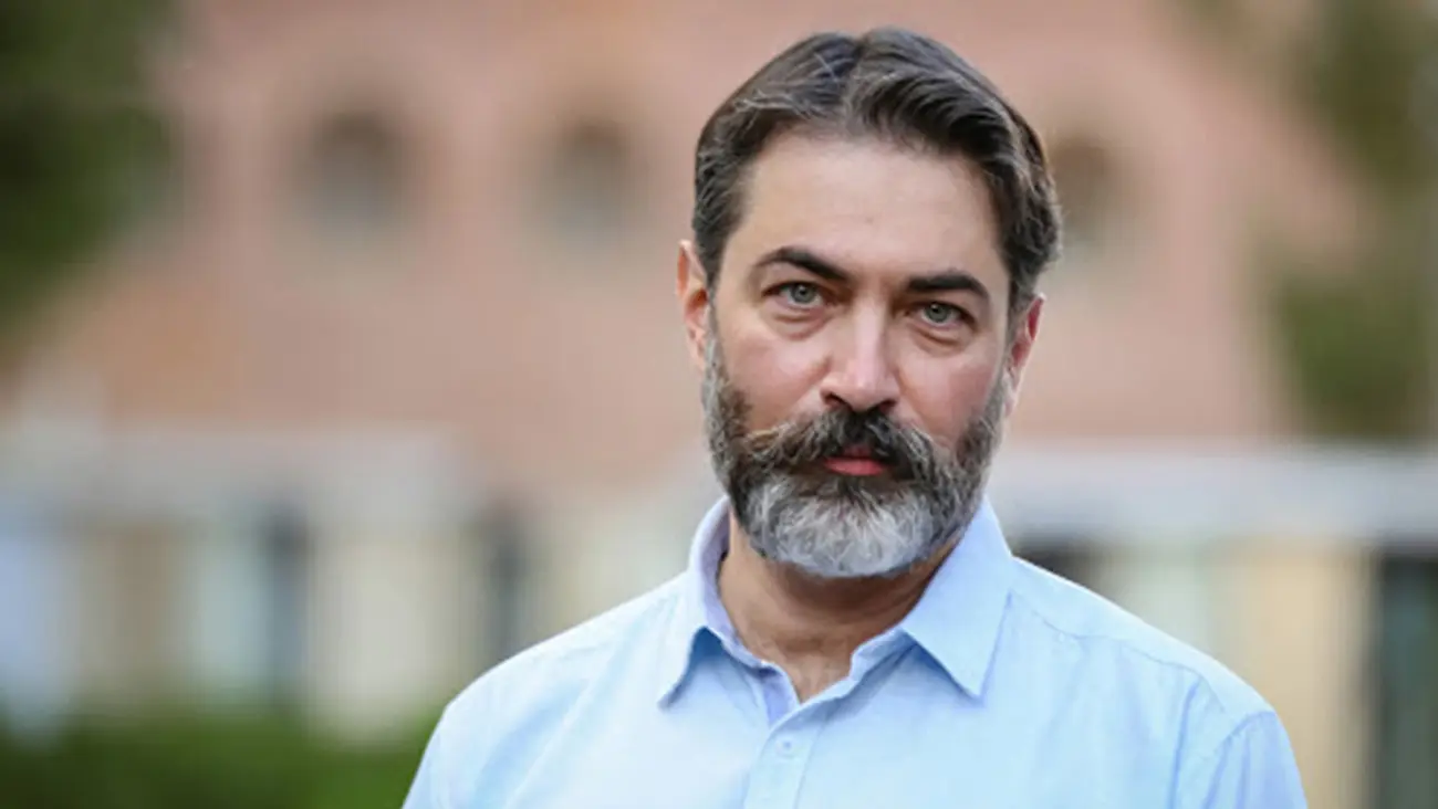 زخم و تورم صورت پارسا پیروزفر به دلیل استفاده از شامپوی تقلبی + عکس 