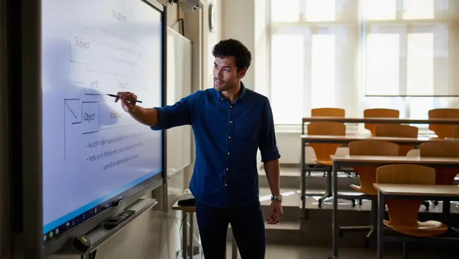 حقوق معلم زبان در آموزشگاه زبان انگلیسی غرب تهران چه قدر است؟