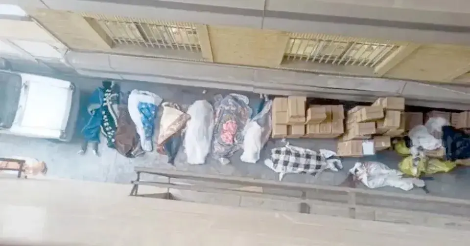 جزئیات پیکرهای پیچیده در پتو در بیمارستان «الغدیر»؛