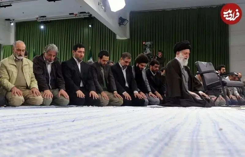 نماز خواندن یوسف و یعقوب پشت سر رهبر انقلاب