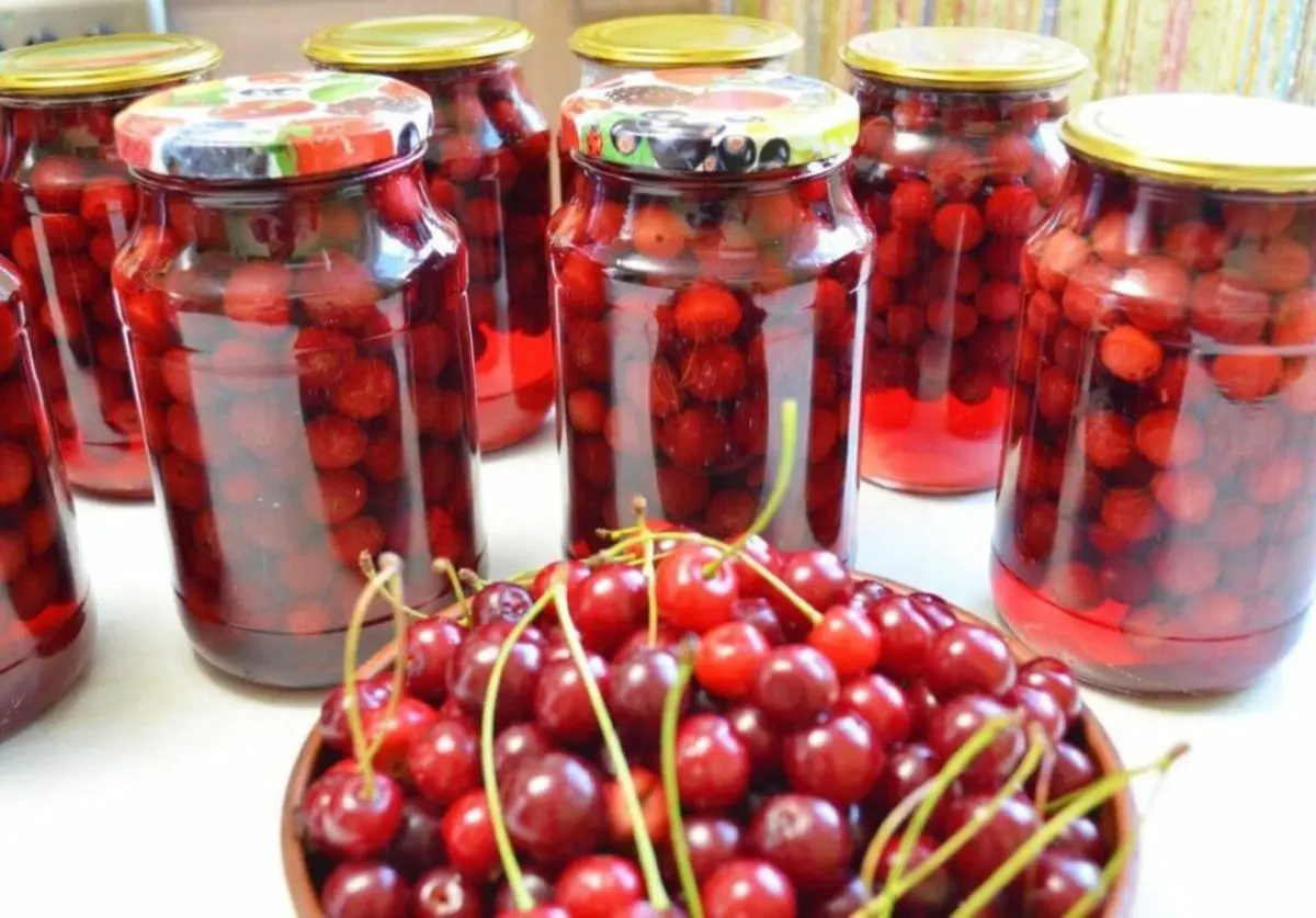 ترشی آلبالو بازاری را در منزل درست کنید