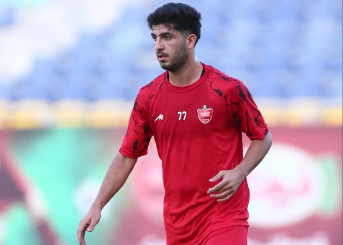 صحنه‌ی اخراج بازیکن پرسپولیس مقابل تراکتور