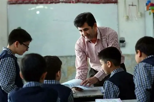 تجمع معلمان شاغل و بازنشسته در برخی شهرها