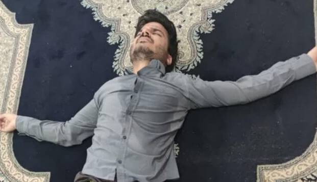 ضرب و شتم وحشتناک معلم توسط پدر یک دانش آموز در روز معلم/ انتقال فوری به بیمارستان  