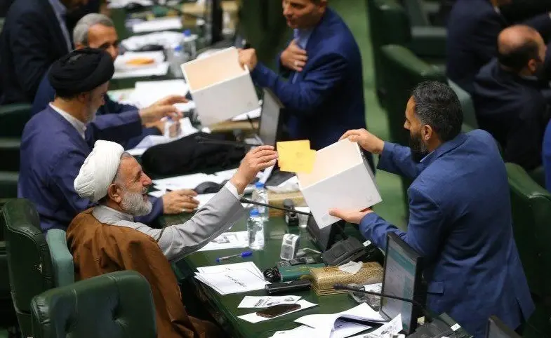 اتفاق عجیب در انتخابات نواب رئیس مجلس / آراء اکثر کاندیدا بعد از بازشماری کم شد
