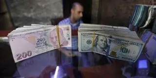 از قیمت دلار چه خبر؟ | بوی توافق و جو فروش در بازار دلار