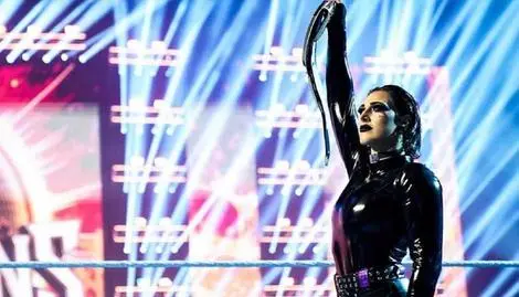 پوشش غیرمتعارف زنان کشتی‌گیر/ نفوذ عربستان به رینگ کشتی کج! + عکس