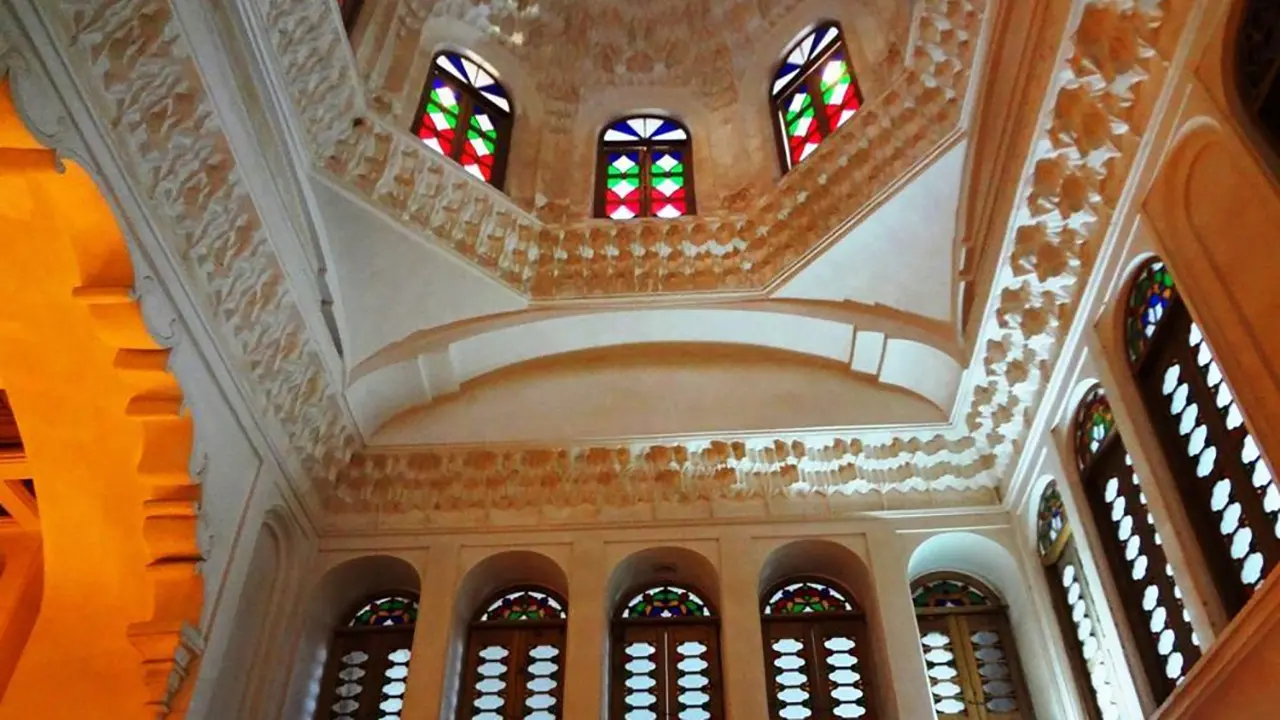 به خانه زیبای آقازاده ثروتمند قجری خوش آمدید! + فیلم
