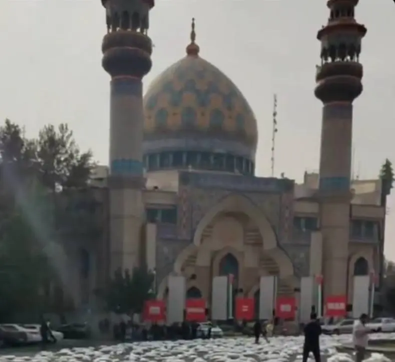 تصاویری از صدها کفن در میدان فلسطین تهران