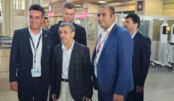 احمدی نژاد تعهد داد، مجوز خروج از کشور گرفت