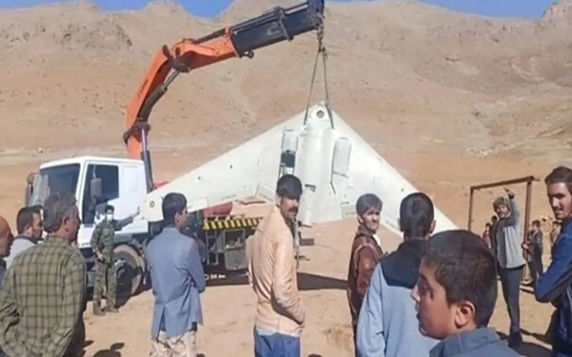 آخرین اخبار و جزئیات جدید فرود اضطراری یک پهپاد در کوهرنگ +  و ویدئو
