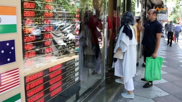  قیمت دلار چه تغییری می‌کند؟پیش بینی متفاوت سیاستمداران و  اقتصادانان از قیمت ارز
