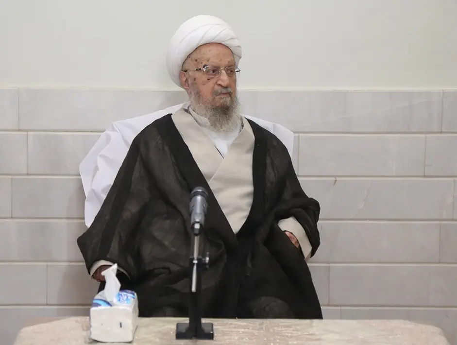 انتقاد آیت‌الله مکارم از نحوه برخورد با مساله حجاب