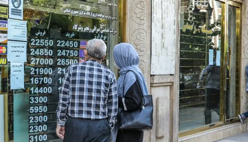 قیمت دلار محتاطانه قدم در مسیر برگشت به بالای 50 هزار تومان