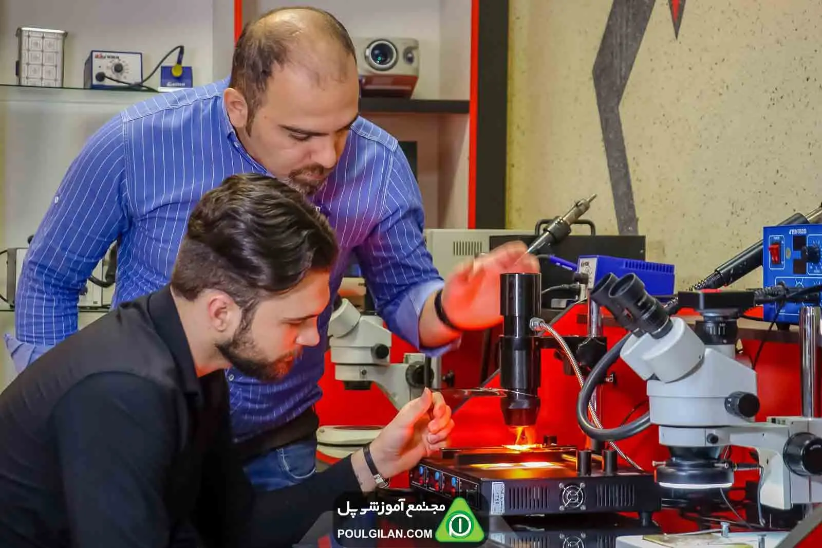  صفر تا صد تعمیرات موبایل در کارگاه‌های مجهز پل گیلان
