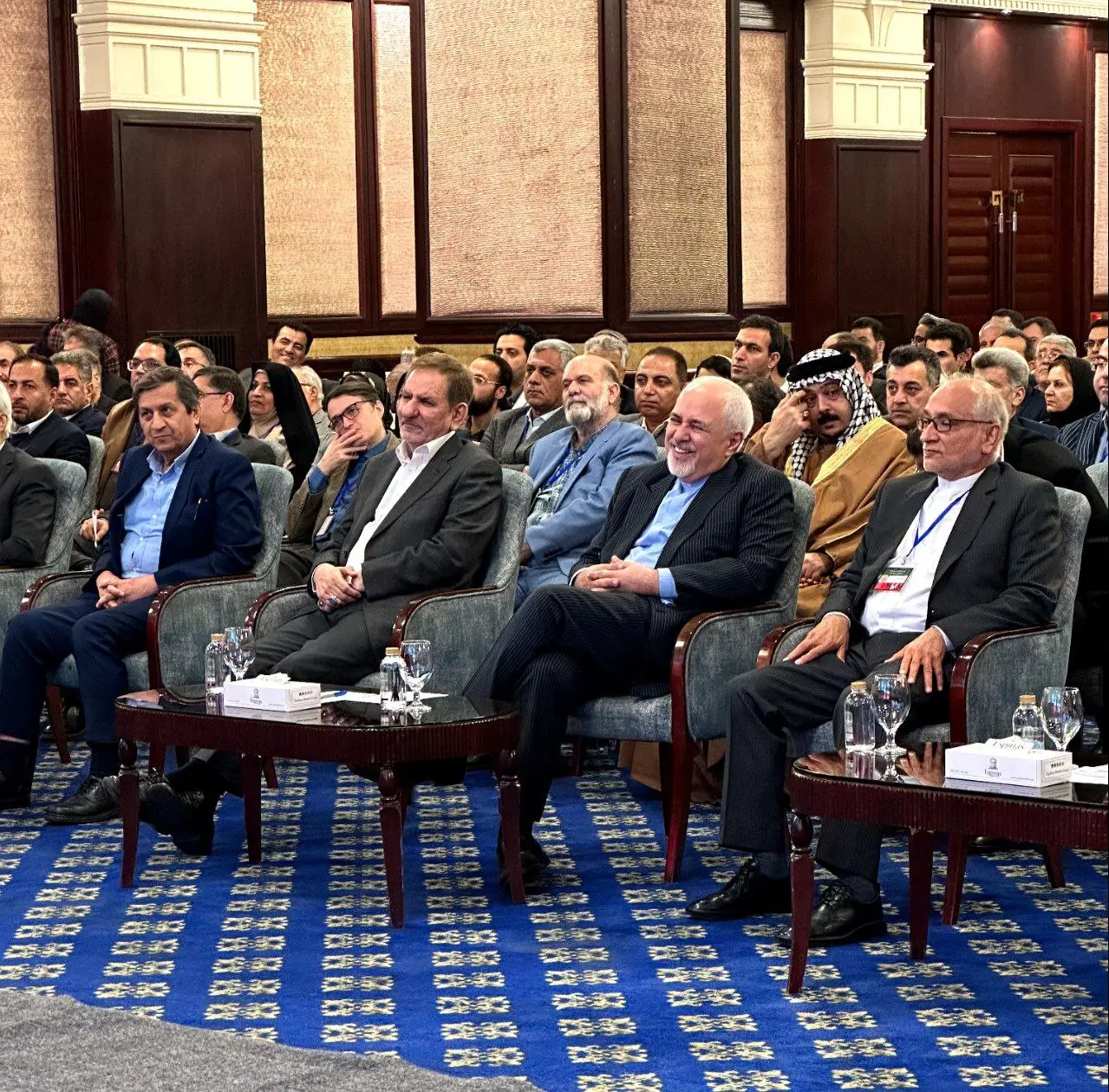 اسحاق جهانگیری: باید کشور را از بن‌بست و تنگناها عبور دهیم

