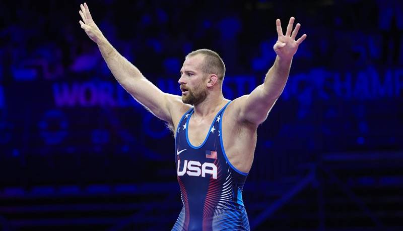 باخت جنجالی تیلور به غول  روسی در مسابقات قهرمانی جهانی/ زمان دوئل سعدالله‌یف روس با کامران قاسمپور