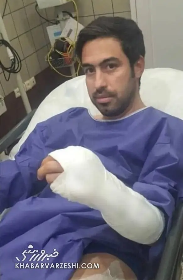 مربی استقلال چاقو خورد!