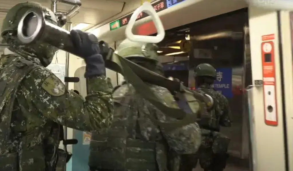 جابه‌جایی جنجنالی موشک با مترو خبرساز شد+فیلم