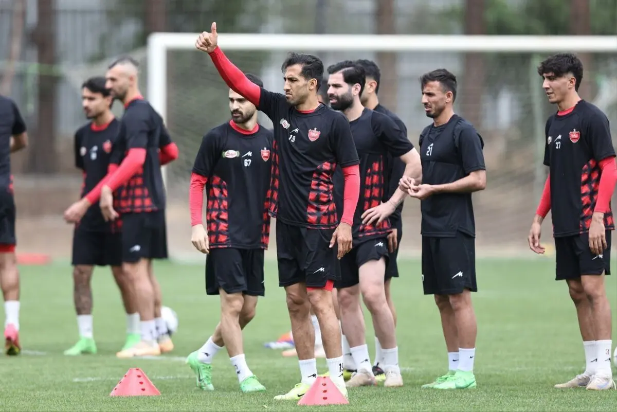 تصاویر؛ ادای احترام پرسپولیس به کارگران بندرعباس