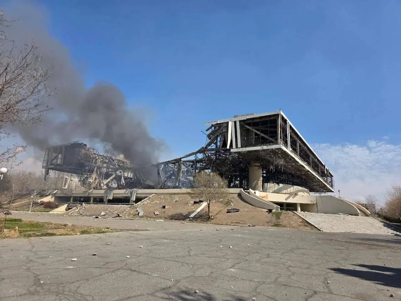 اولین تصاویر از حمله آمریکا به سالن ۱۲ هزار نفری آزادی

