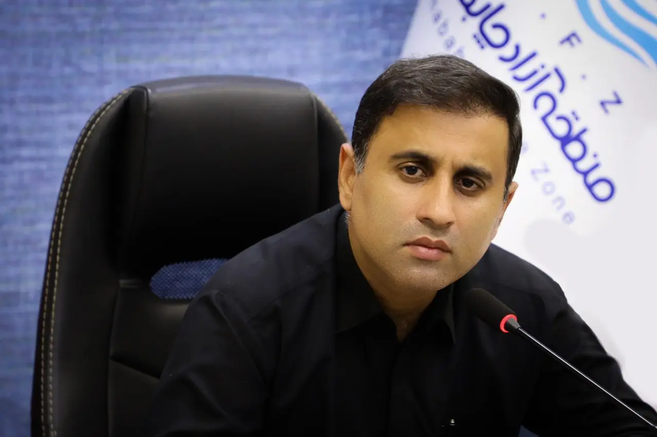 نماینده سیستان و بلوچستان: آقای لاریجانی خودپیامبرپنداری دارند!