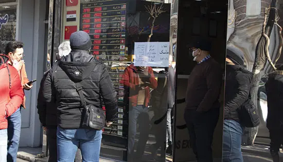 ترس در بازار دلار ایران /۴ پیش‌بینی از قیمت دلار