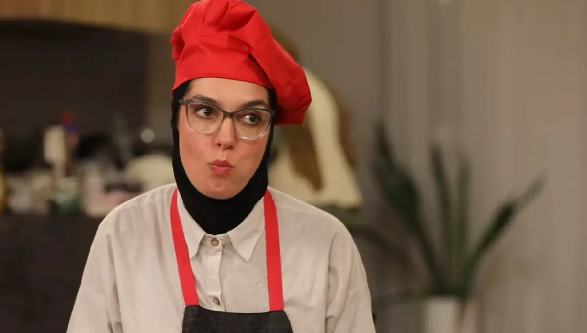 آشپزی بامزه الیکا عبدالرزاقی در شام ایرانی + فیلم
