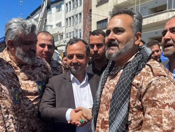 وزیر اقتصاد در پاسخ به یک شهروند معترض: دعا کنید رییس‌جمهور از پس مشکلات برآید