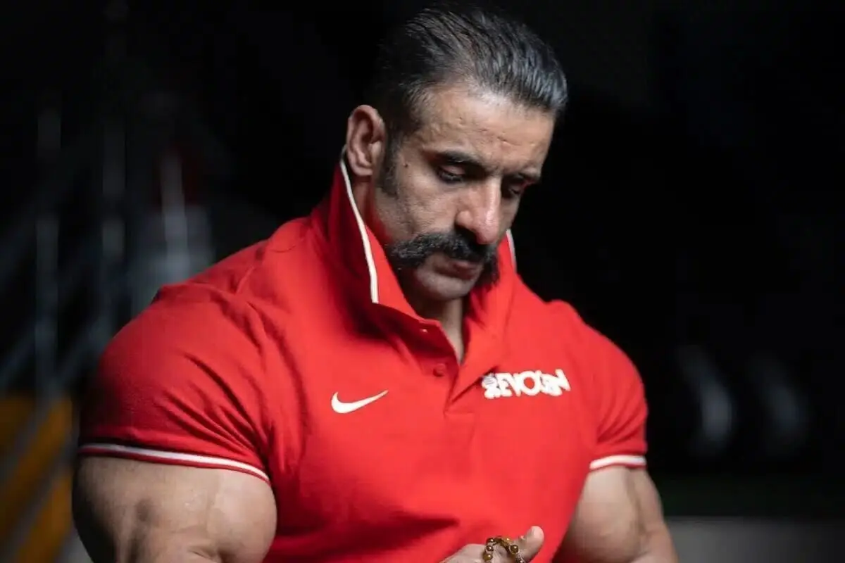 هادی چوپان بدون تشریفات به آمریکا رسید + عکس

