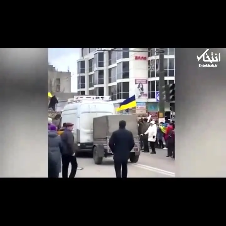 ببینید | پرواز پرچم اوکراین بر فراز تانک‌های روسی
