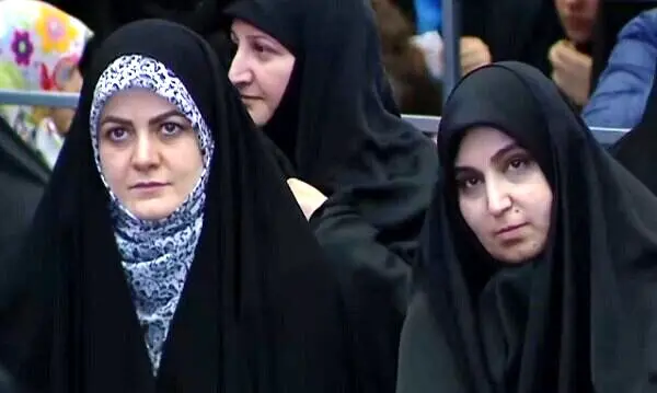 تصویری از همنشینی نرجس سلیمانی و زهرا پزشکیان

