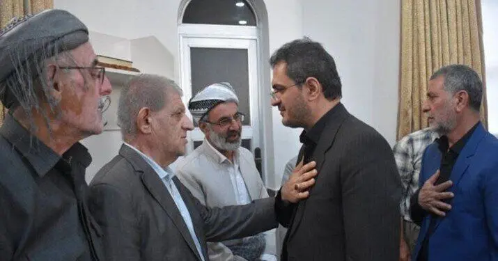 مراسم ختم مهسا امینی | یک فرمانده سپاه به خانه «مهسا امینی» رفت