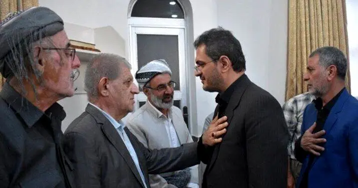 مراسم ختم مهسا امینی | یک فرمانده سپاه به خانه «مهسا امینی» رفت