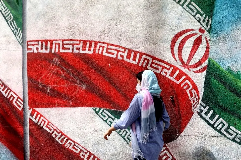 حجاب‌بان‌های مرد، جلوی ورودی فروشگاه شهروند+عکس