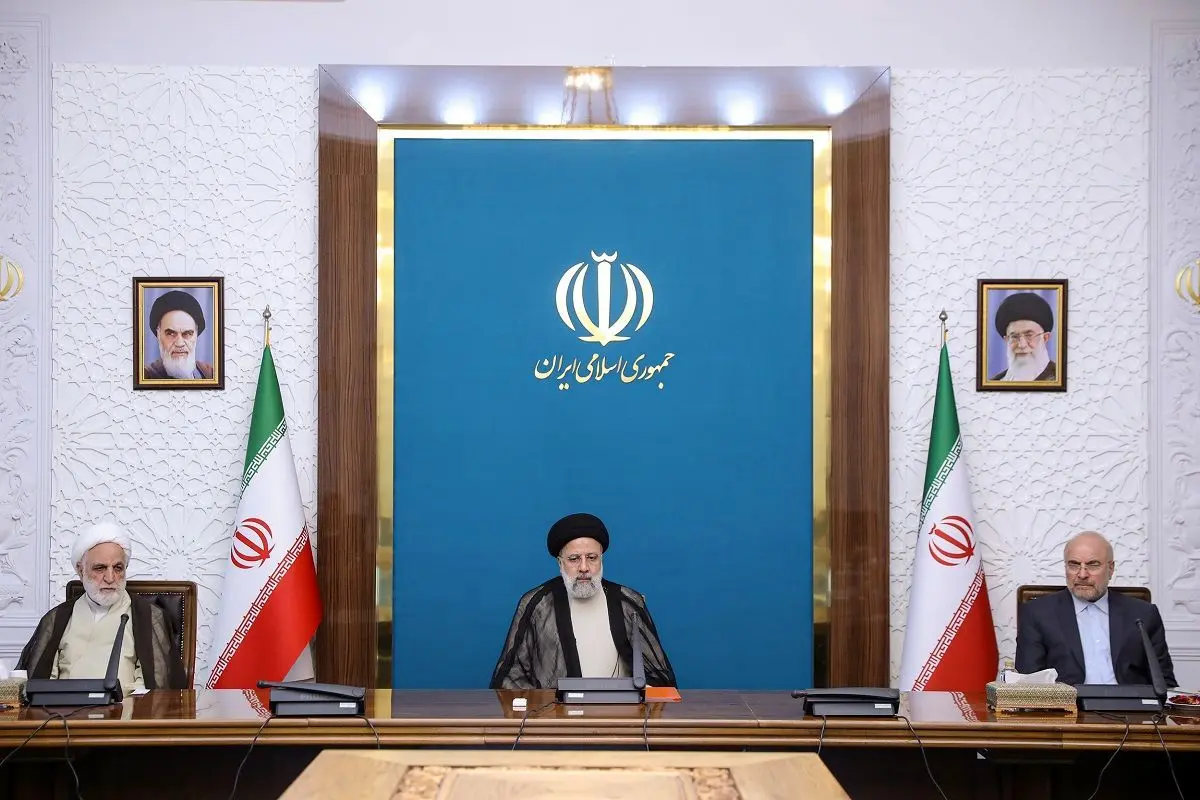 اختیار تام سران سه قوه به بانک مرکزی برای مداخله در بازار دلار