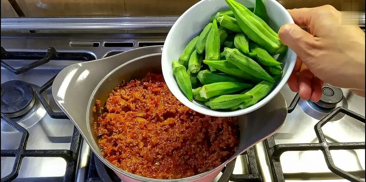 (ویدئو) طرز تهیه خورشت بامیه به روشی متفاوت و ساده
