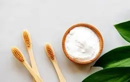 آیا مسواک زدن با جوش شیرین بی‌خطر است؟